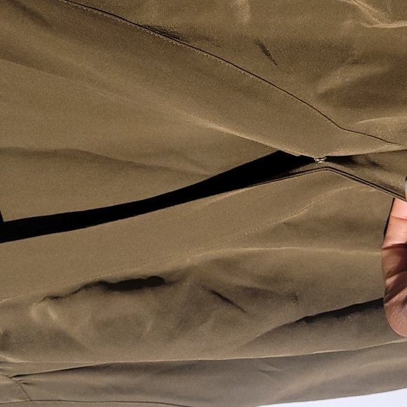 Aritzia Babaton CORBETT 100% Silk Romper in Olive green - Small - Picture 12 of 12